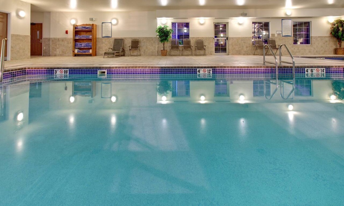 Sioux Falls Condo | Free Breakfast + Indoor Pool + Hot Tub | Only 10 Minutes from the Zoo
