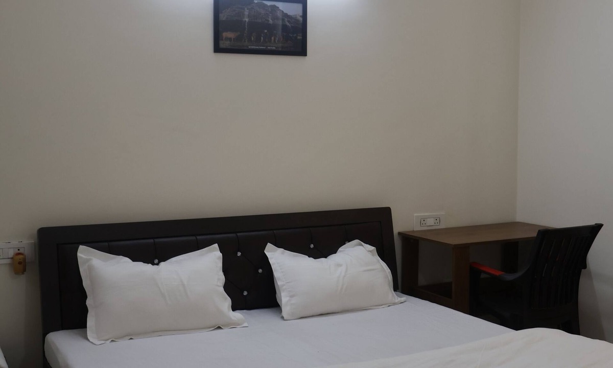 Mohangarh Apartment | Free Breakfast & Kitchen | Near Ekana Stadium