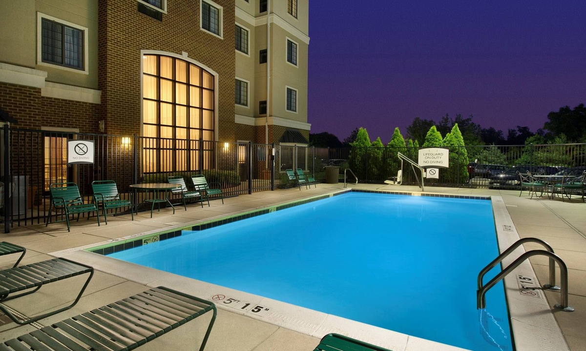Linthicum Heights Condo | Free Breakfast. Outdoor Pool. Near BWI Airport. | Staybridge King Suite