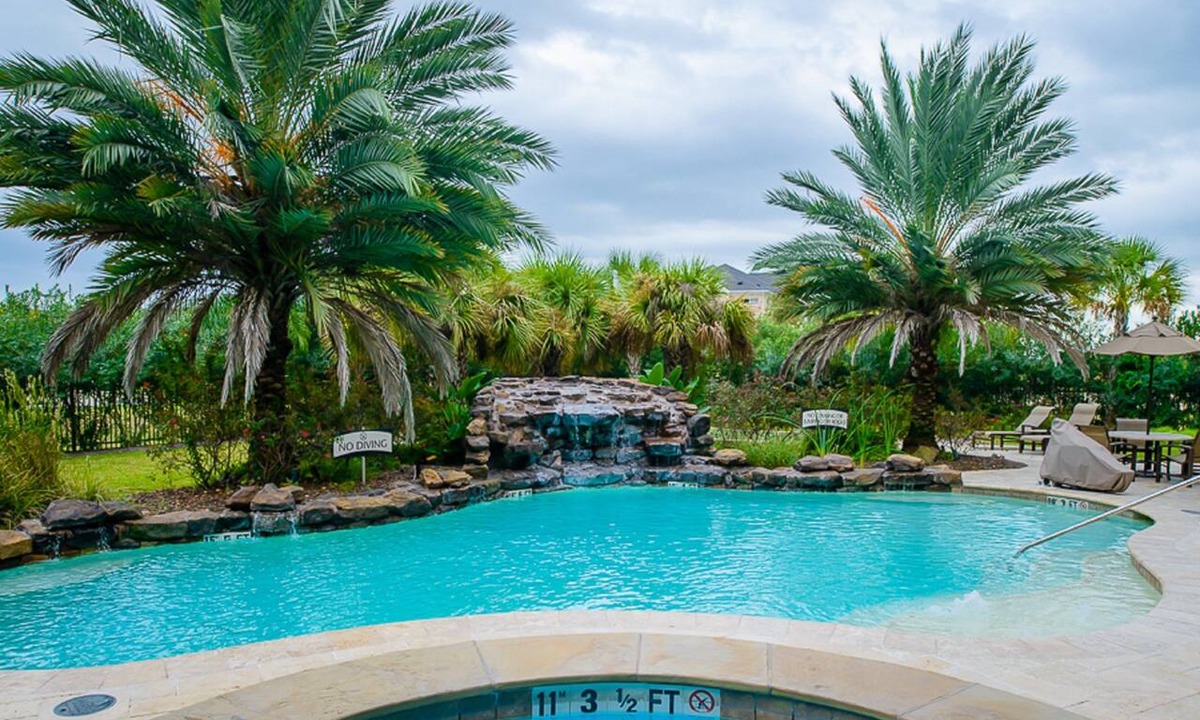 Webster Hotel | Free Breakfast + Outdoor Pool + Fitness Center Access | Close to NASA