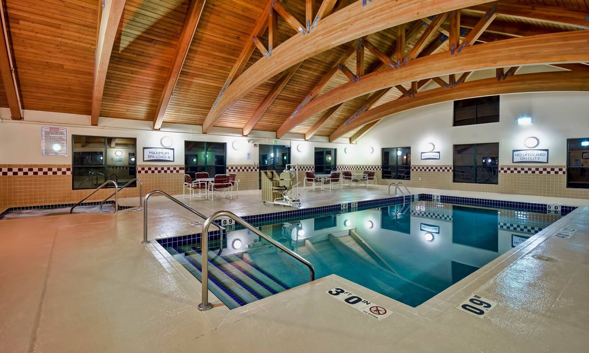 Middleton Condo | Free Breakfast. Pool and Hot Tub. Downtown Area