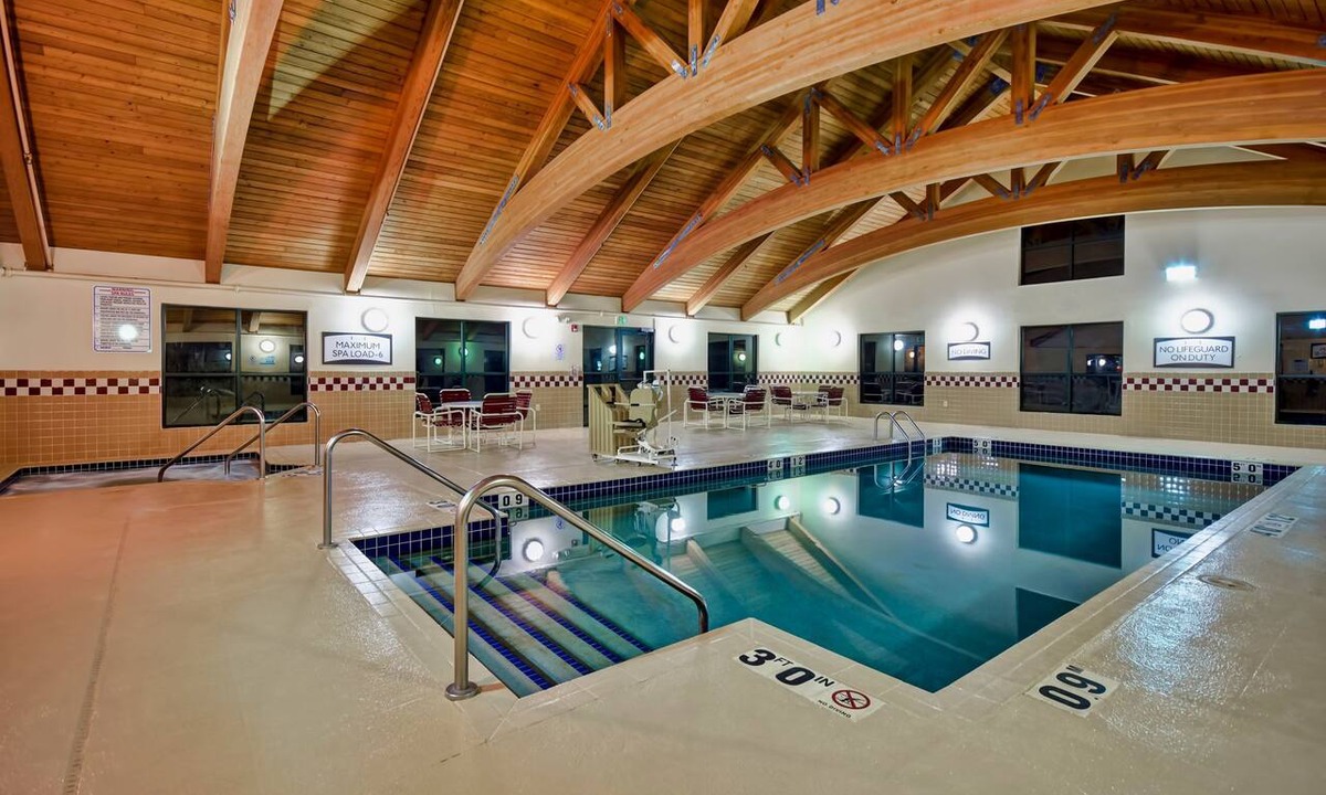 Middleton Condo | Free Breakfast. Pool and Hot Tub. Downtown Location. Near the University of Wisconsin-Madison!