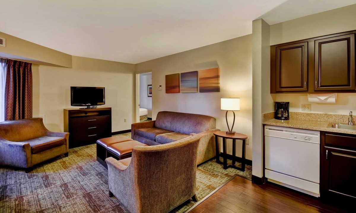 Madison Condo | Free Breakfast Pool & Hot Tub. Near East Towne Mall!