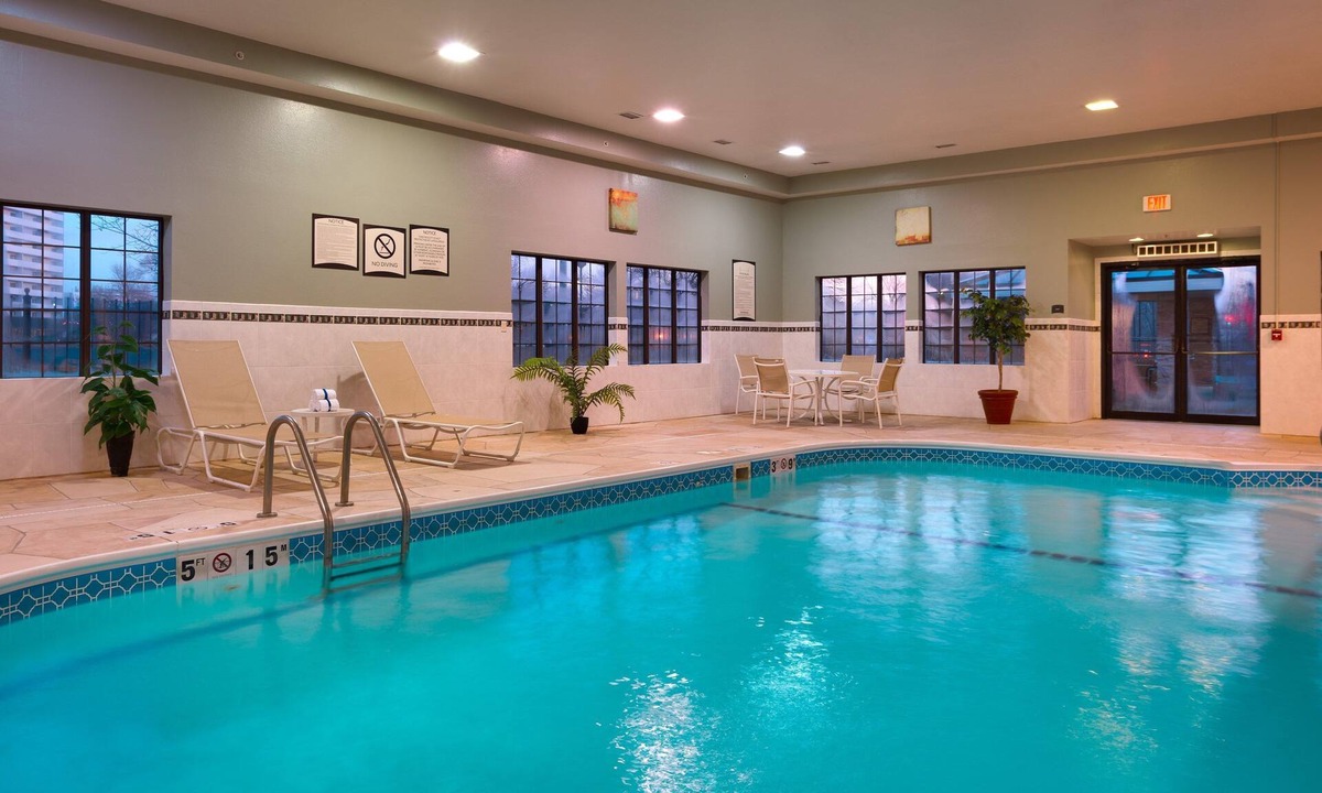 Peoria Condo | Free Breakfast. Pool & Hot Tub. Near St. Francis Medical Center!