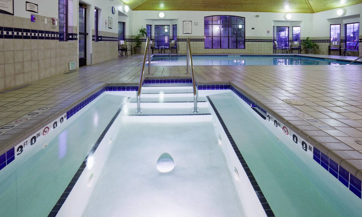 Maple Grove Apartment | Free Breakfast. Pool & Hot Tub. Gym. Near Albertville Premium Outlets!