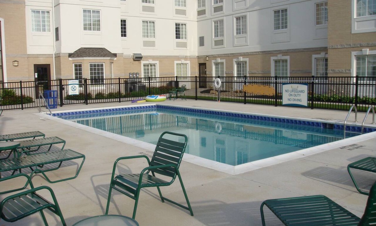 Mayfield Heights Condo | Free Breakfast + 24-Hour Business Center + Gym