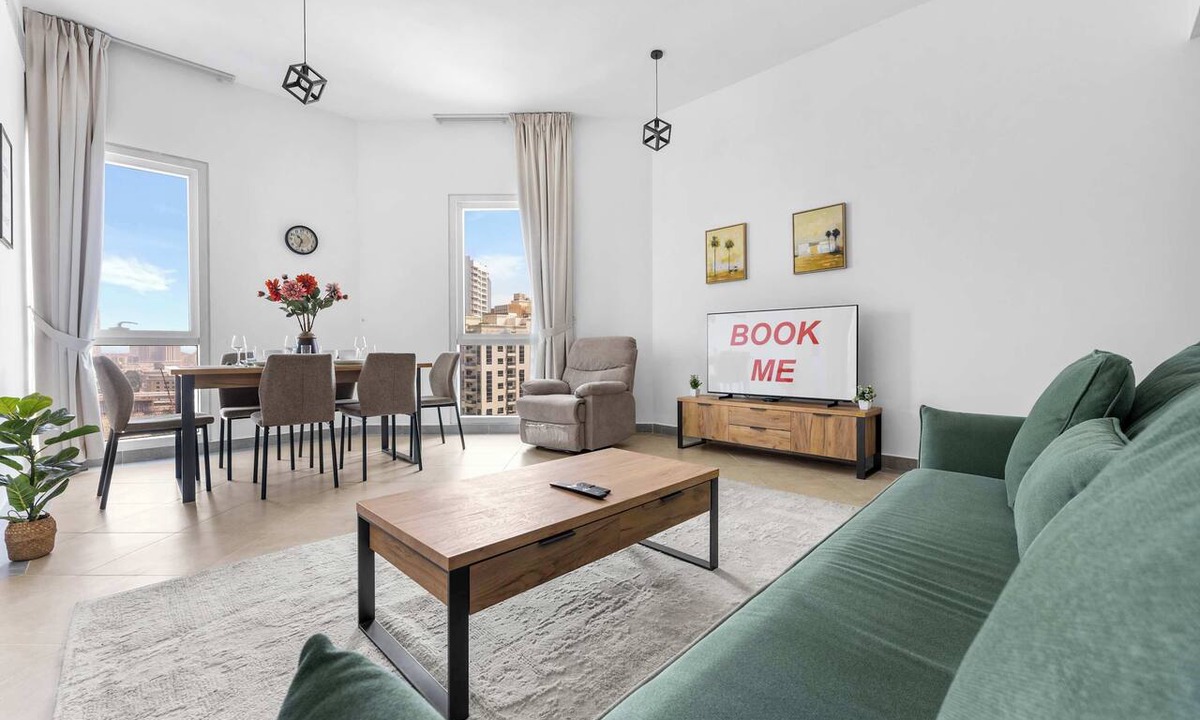 Barsha Heights Apartment | Free housekeeping visits during your stay - StayShort - Stylish Barsha Heights Retreat with Swimming Pool for 2