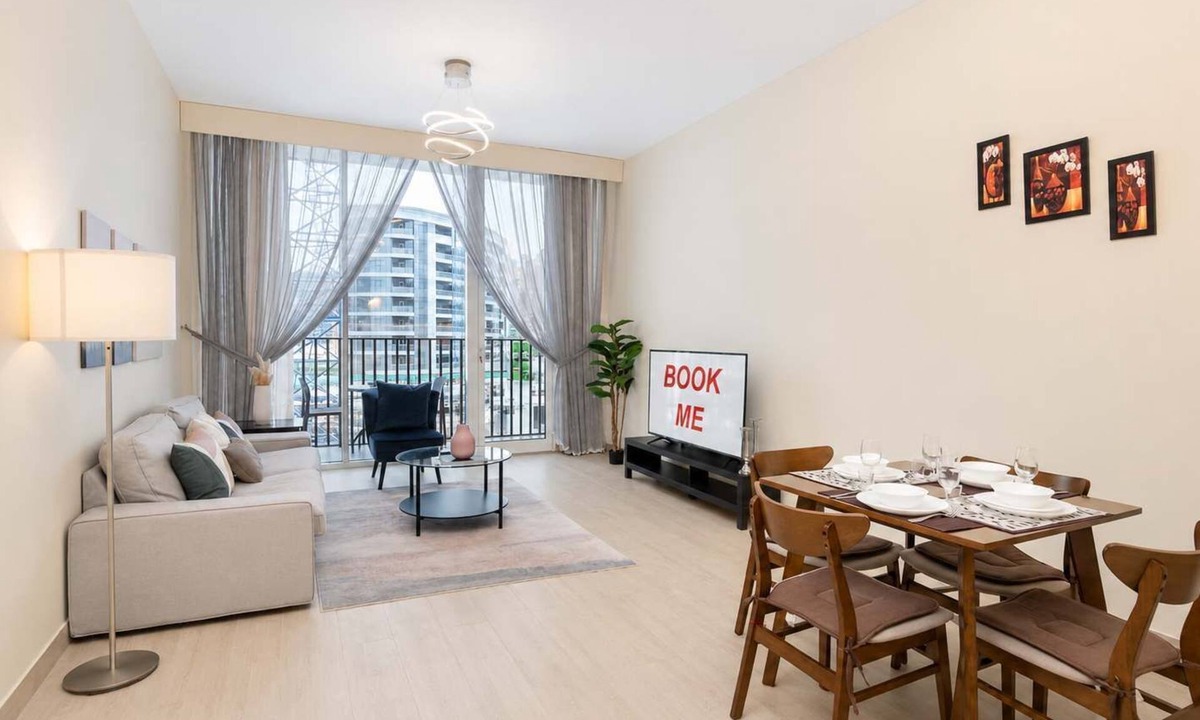Al Barsha Apartment | Free housekeeping visits during your stay - StayShort - Al Barsha Sleeps 2 with Swimming Pool!