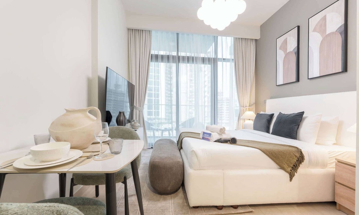 Nad Al Sheba Apartment | Free housekeeping visits during your stay - StayShort - Apartment in Meydan sleeps 2 with Private Balcony!