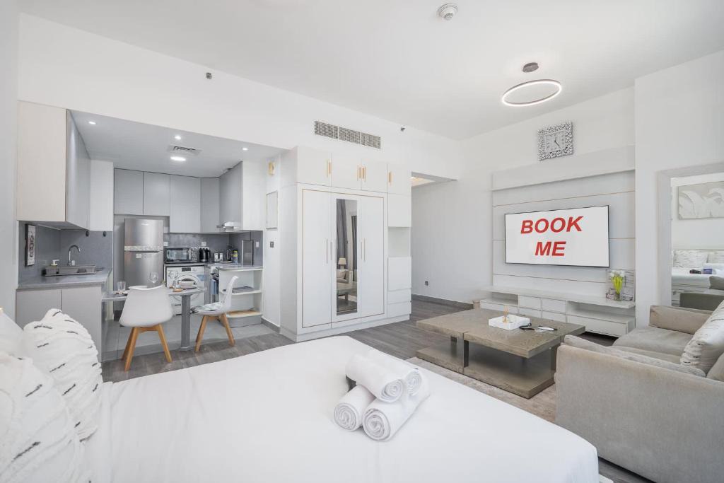 Barsha Heights Apartment | Free housekeeping visits during your stay - StayShort - Stylish Studio Apartment in Tecom's Prime Location