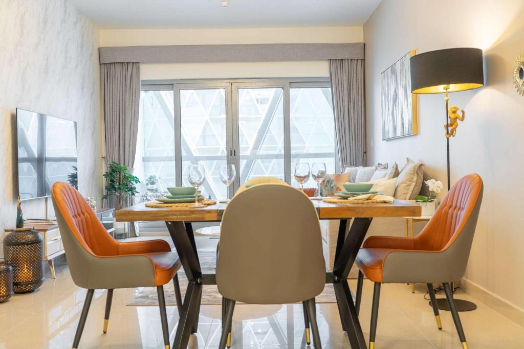 DIFC Apartment | Free housekeeping visits during your stay - StayShort - Stylish DIFC Apartment Sleeps 4 with Pool & Gym