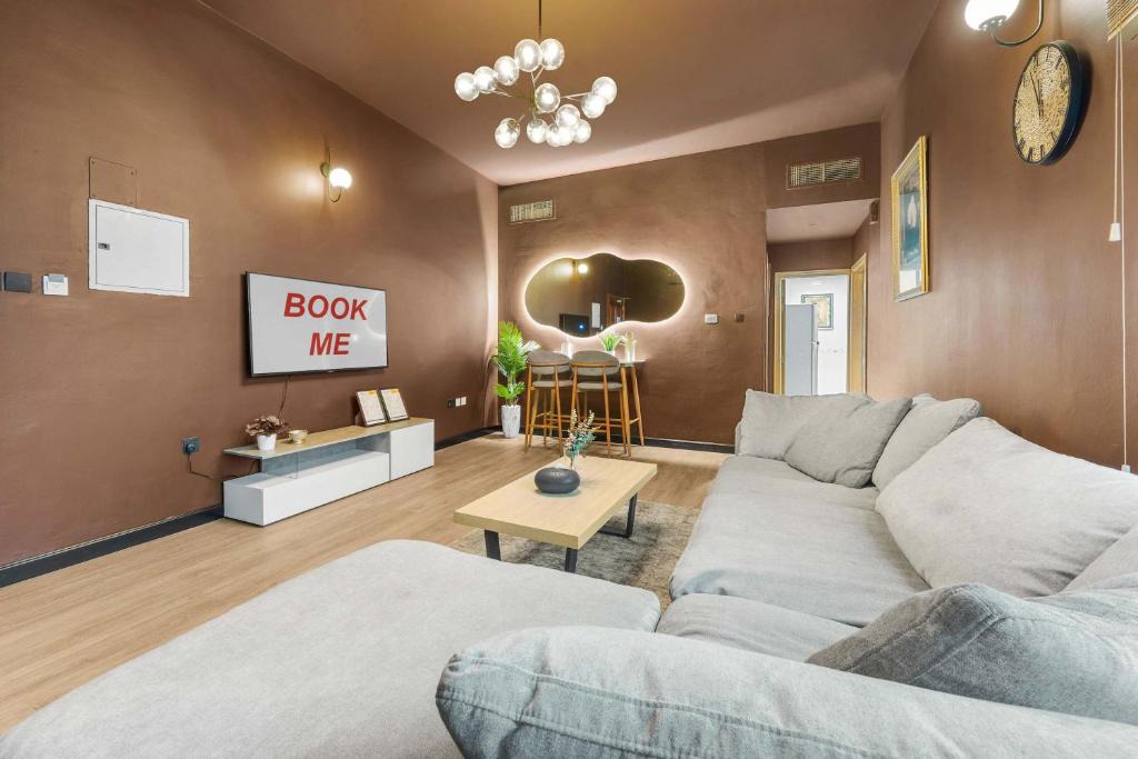 Garhoud Apartment | Free housekeeping visits during your stay - StayShort - 1 Bedroom in Al Garhoud Perfect for 2