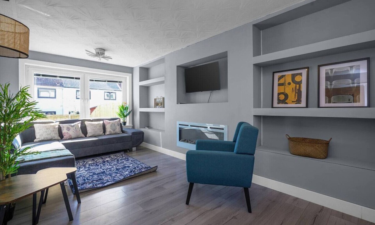 Livingston House | Free Parking | Central | Sleeps 7 | 3 Bedrooms