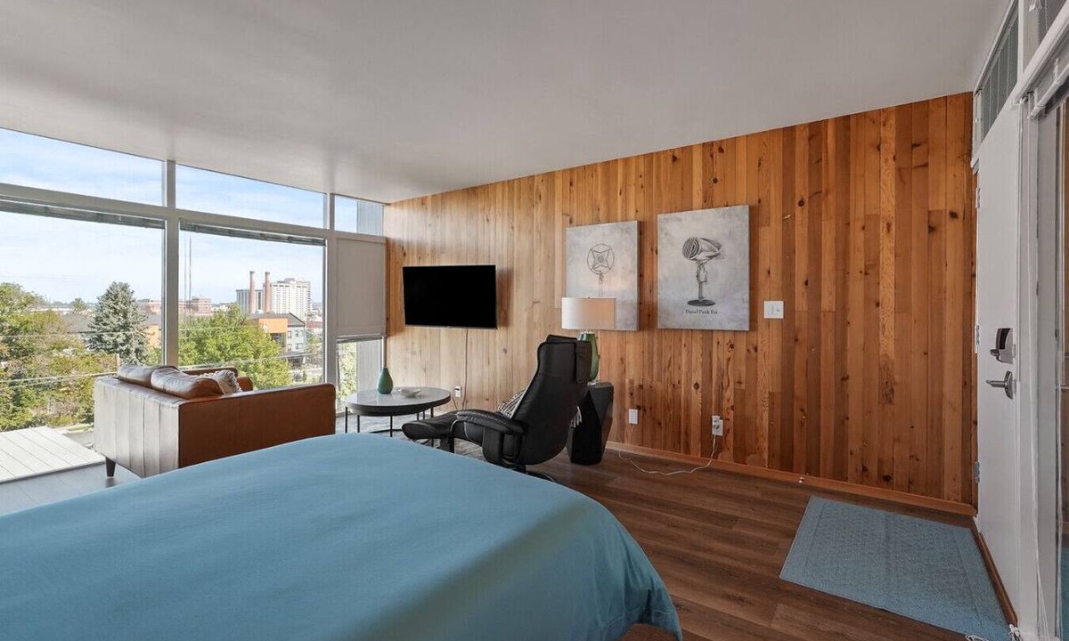 Cliff - Cannon Apartment | FREE PARKING, Downtown Views w/Kitchen + Wi-Fi