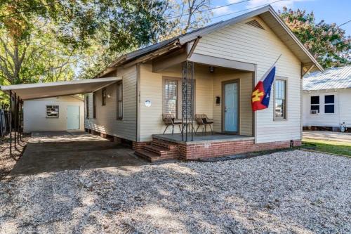 Freetown - Port Rico House | Freetown Hideaway-Private Room Shared Kitchen & Free Parking