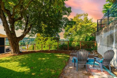 Fremont House | Fremont Bungalow with Backyard View Seattle