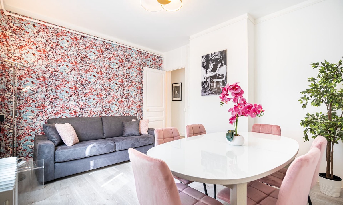 Hincmar Apartment | 💙🤍❤️ FRENCH TOUCH' CATHEDRAL