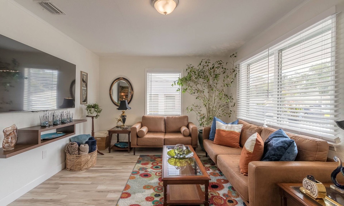 Edgewater House | Fresh and Bright Newly Remodeled House near everything Fun!
