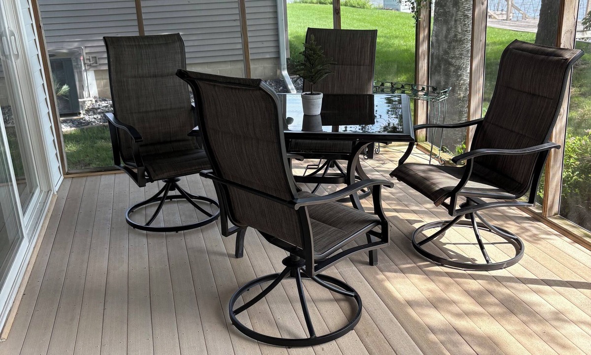 Nashua House | Fresh and Modern Lakefront Cottage minutes from the Little Brown Church