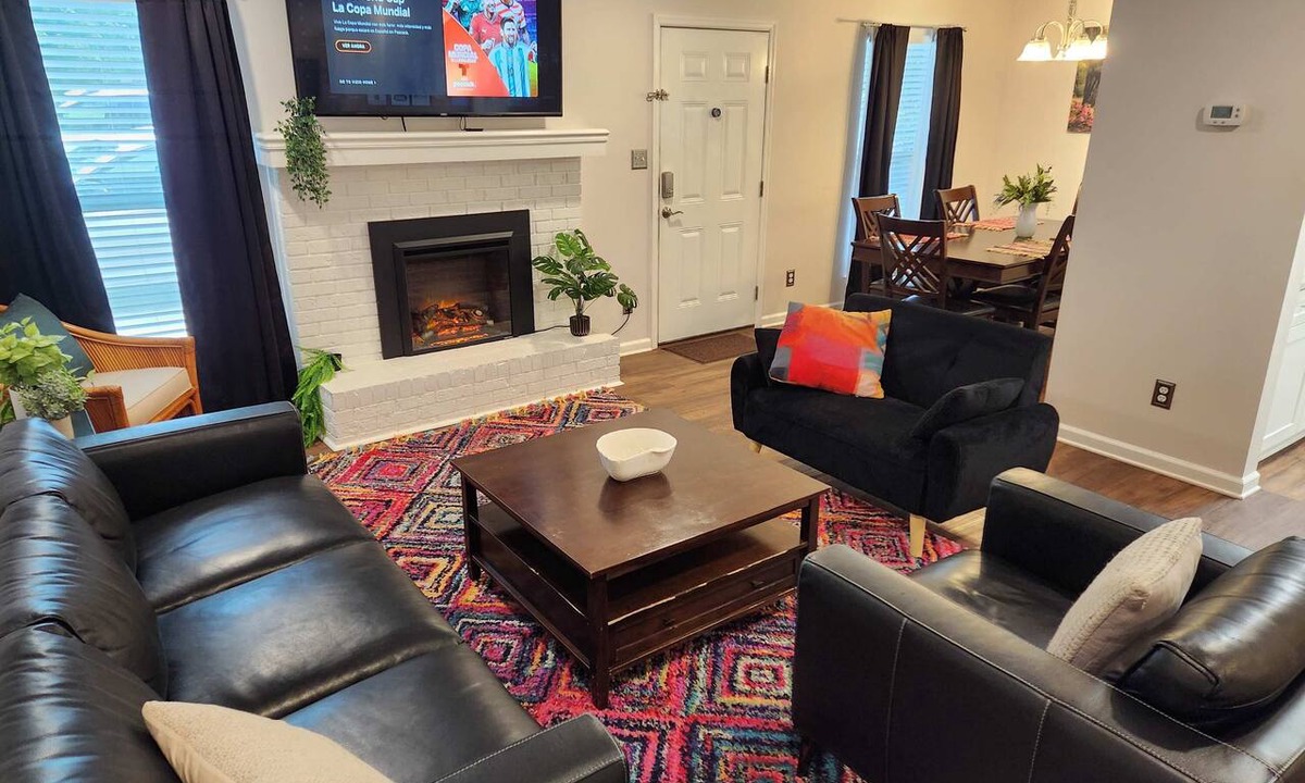 Tallahassee Apartment | Fresh & Luxe! Comfyiest beds in Midtown!