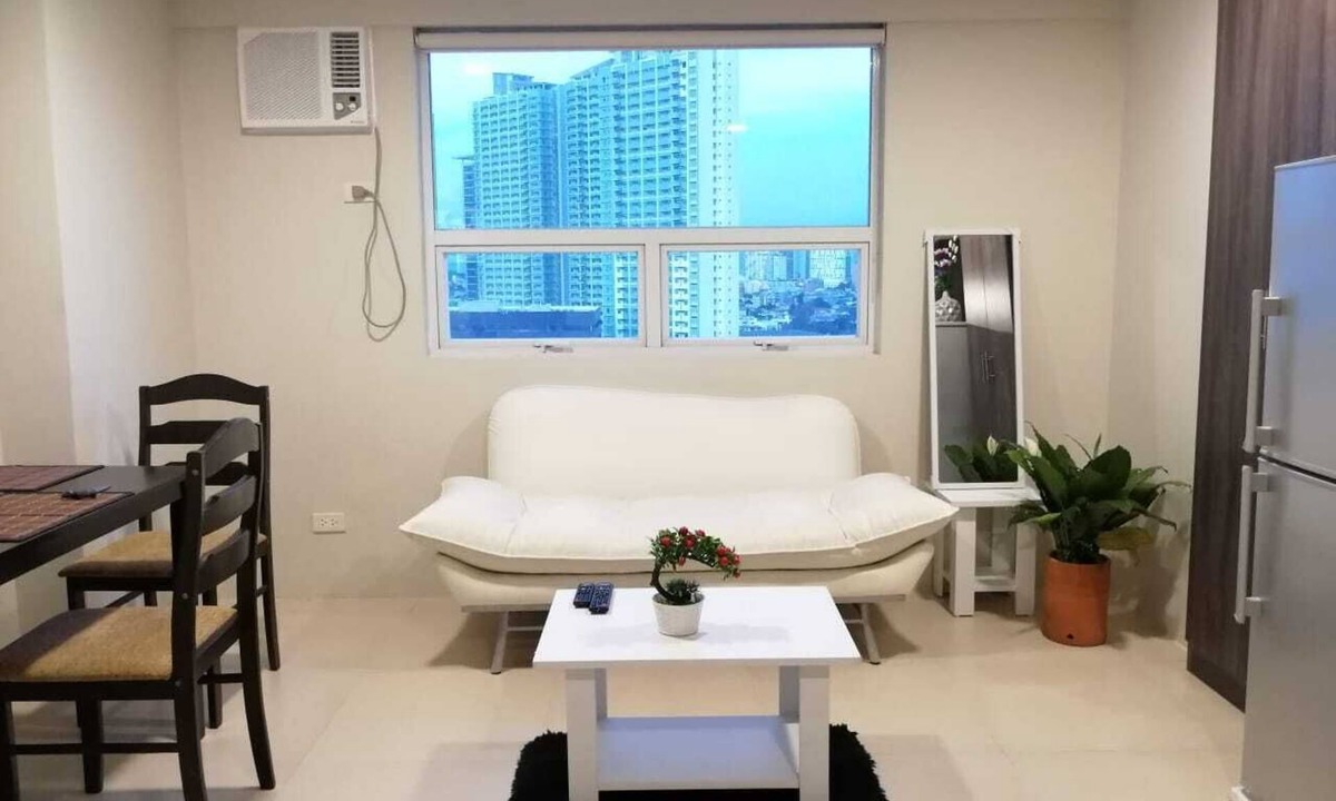 Valencia Condo | Fresh New Spacious 1 BR LOFT in Quezon City