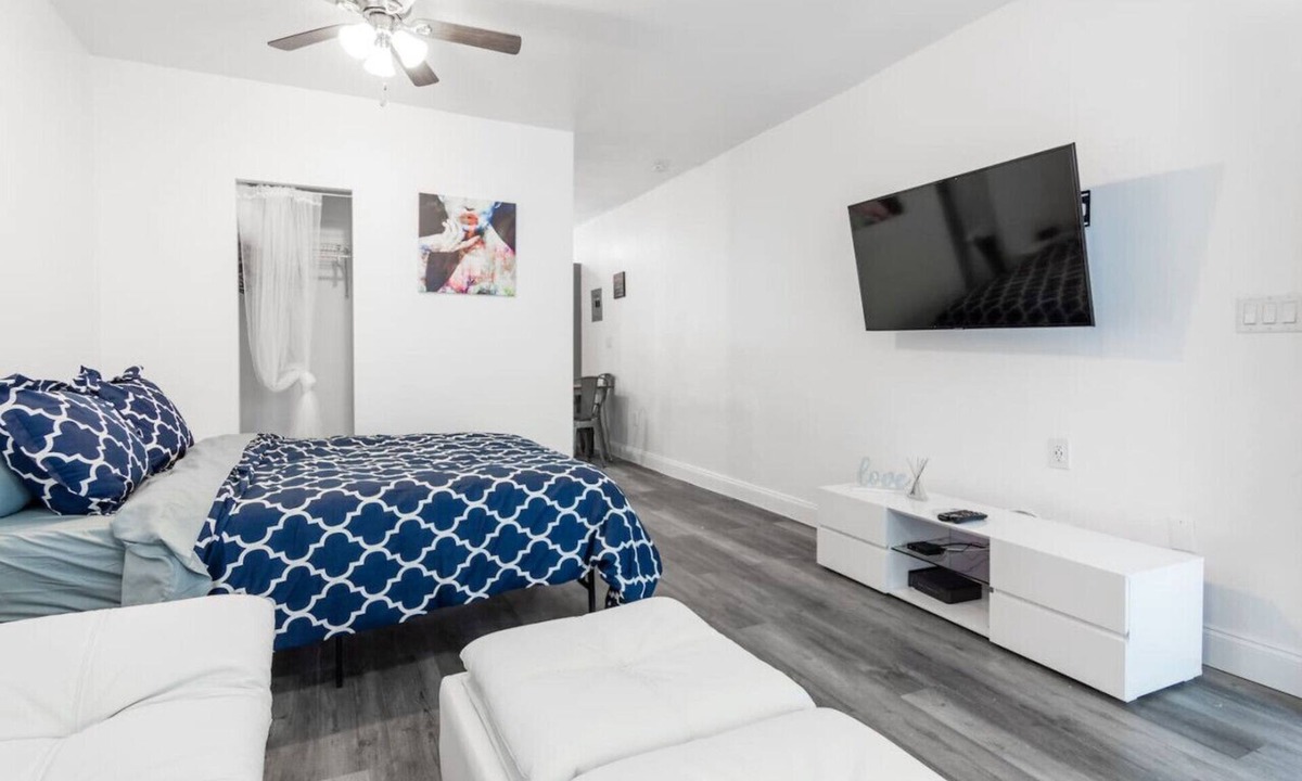 South Beach Condo | Fresh Ocean Dr, Apt w/2 Queen Beds-Steps 2 Beach