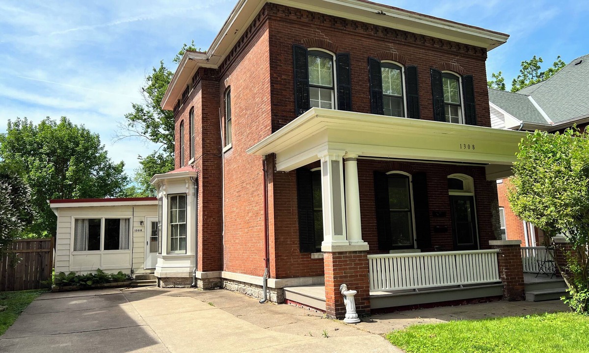 Quincy House | Fresh, Spacious & Fully Furnished — Ideal for Flexible Month-to-Month Stays!
