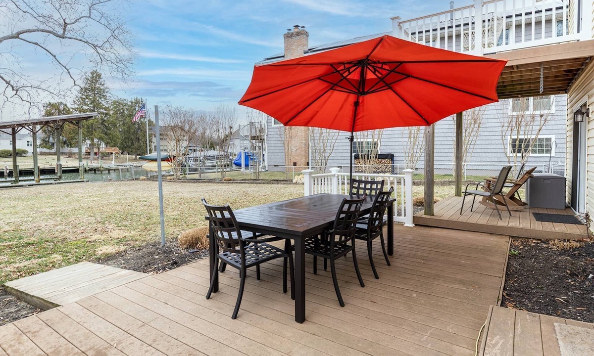 Edgewater House | Freshly-Renovated Riverfront Retreat with Private Dock, Deck & Yard for the Whole Family - Dogs Too