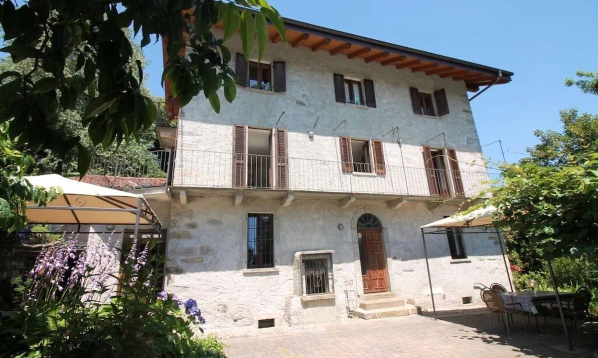 Ameno Apartment | Frey House apt. 1, 2 and 3 at Lake Orta with pool and garden