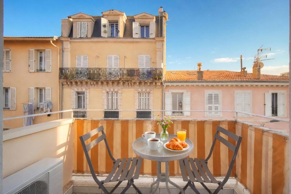 Le Suquet Apartment | FRGK "Elegant studio CLEMENCEAU terrace WIFI HIGH-SPEED "