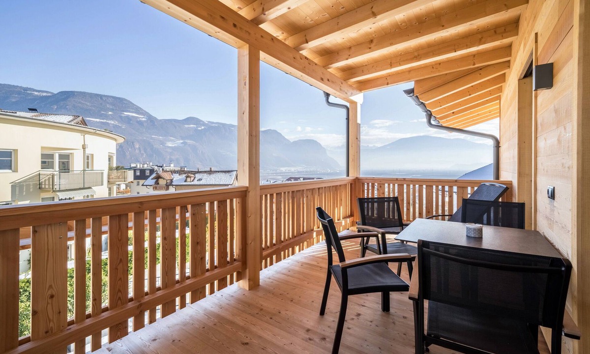 Andriano Apartment | Friendly Apartment "Lärche im Nockerhof" with Mountain View, Wi-Fi & Terrace
