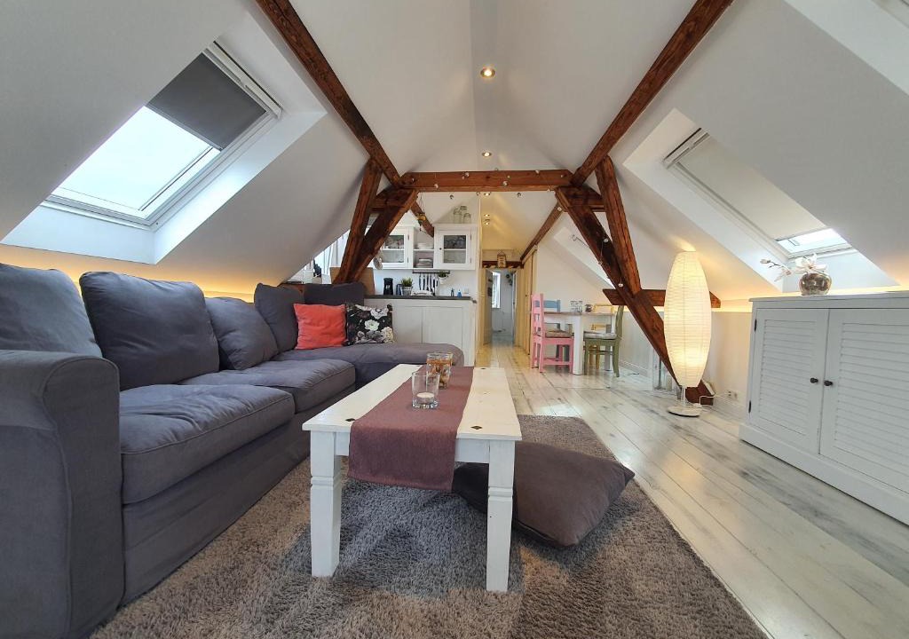 Dersdorf Apartment | Friendly Home - "Helles Dachstudio" Köln Bonn Phantasialand