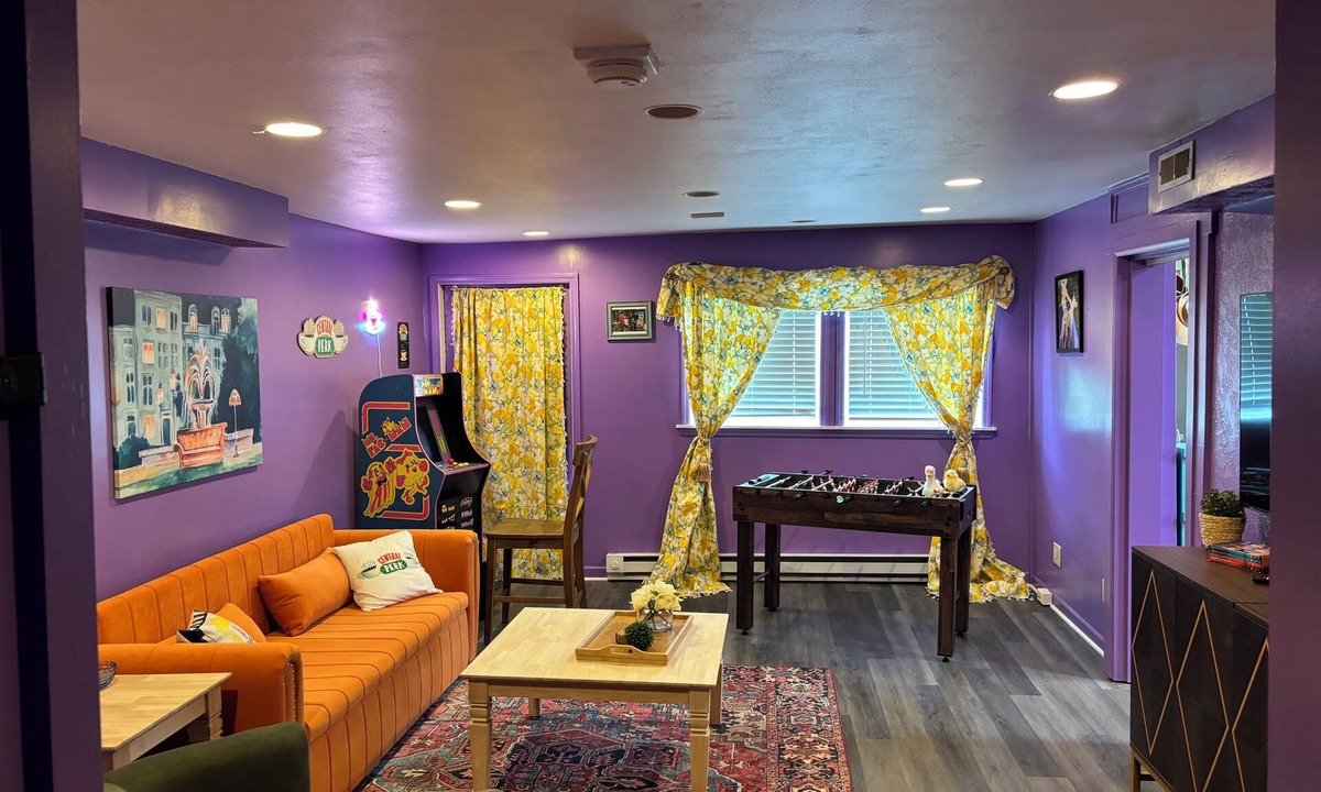 West Liberty Apartment | Friends themed apartment w/free parking