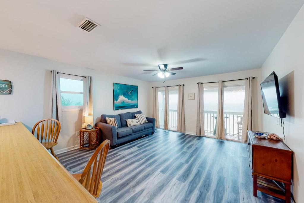 Panama City Beach Apartment | Front Beach Retreat A2