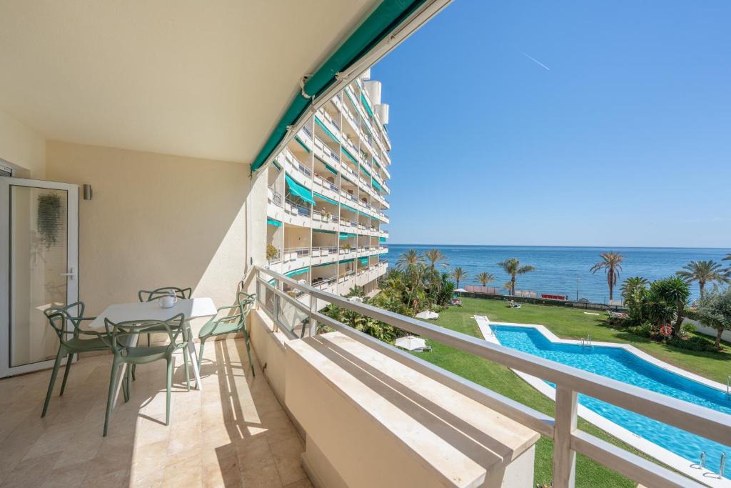 Marbella Seafront Promenade Apartment | Front line beach apartment 2 bedr