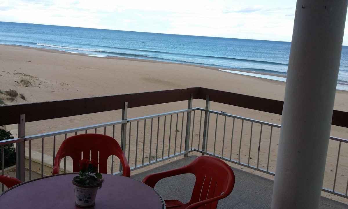 El Perellonet Apartment | Front line beach apartment with wifi