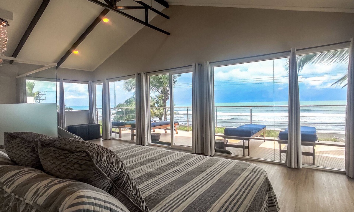 Playa Hermosa House | Front Row Beachfront Luxury House Sleeps 14 Playa Hermosa de Jaco