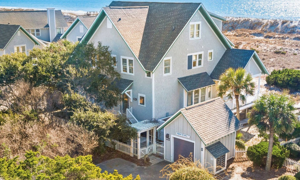 Flora's Bluff House | Front Row View of the Ocean Luxury 5 Star Sleeps 10 Pet Friendly w BHI Club