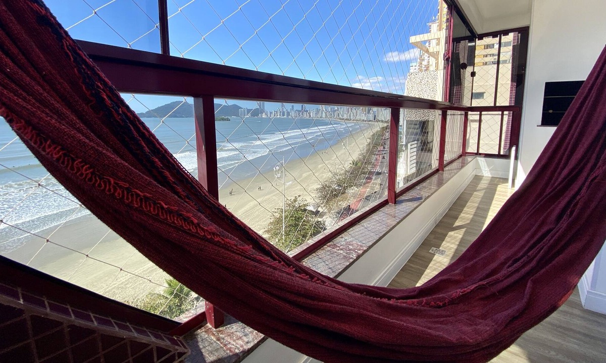 Centro Apartment | FRONT SEA! SACADA C / CHURRASQ; 4 ROOMS; 3 BATHROOMS; 2 VAGAS; AIR; WIFI