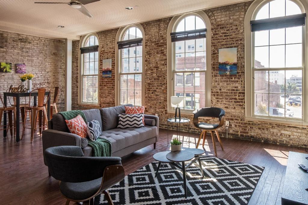 Downtown Louisville Apartment | Frontdesk 111 W Main St Apts Downtown Louisville