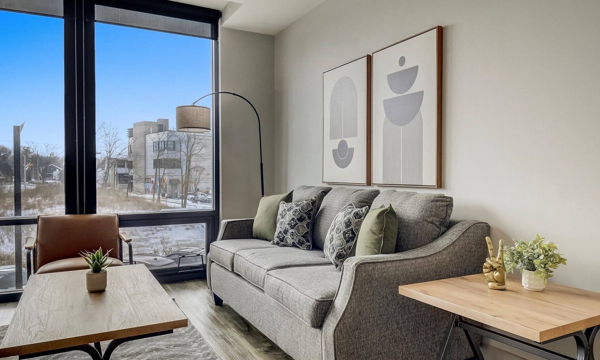 Broad Ripple Apartment | Frontdesk | 2 BR Apt by Indianapolis Art Center