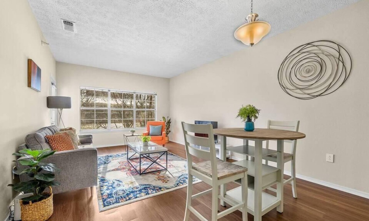 North Shore Apartment | Frontdesk | Bright 1 BR Close to Downtown