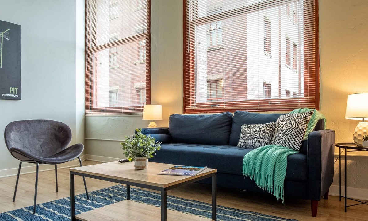 North Shore Apartment | Frontdesk | Bright and Open 2 BR Apt