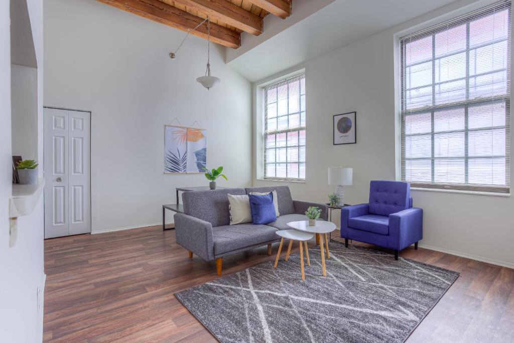 Detroit Apartment | Frontdesk I River Place Apts Rivertown Detroit