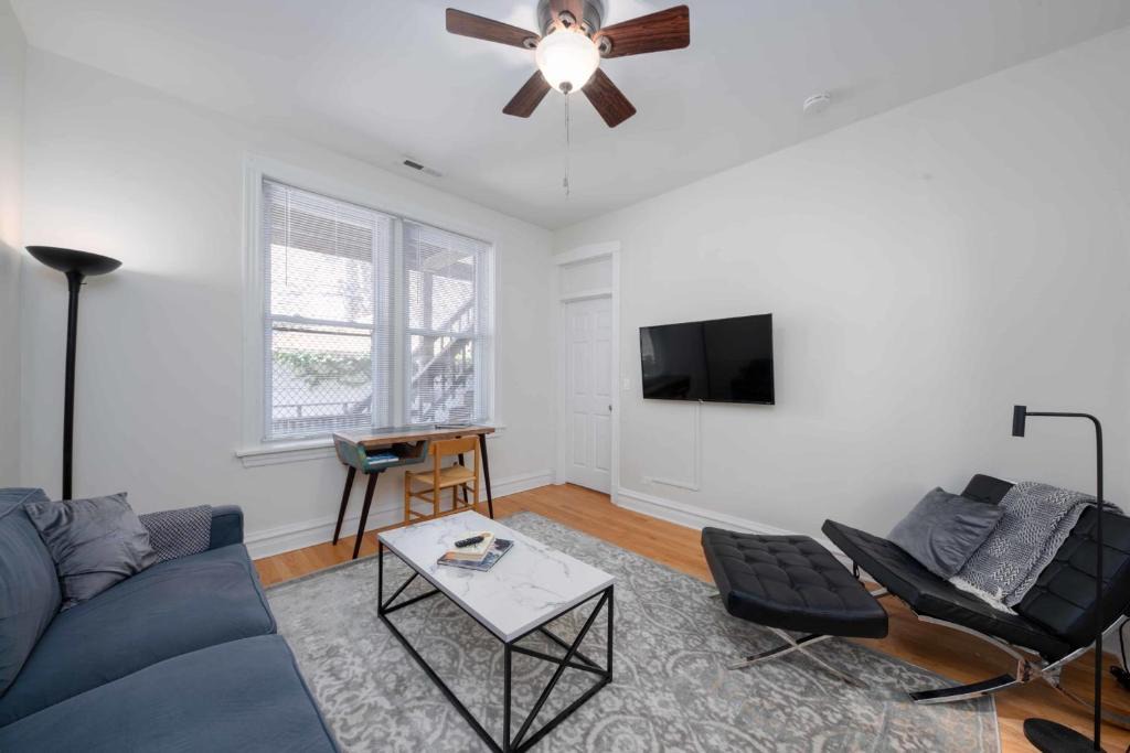 Tri-Taylor Apartment | FRONTDESK Modern 1 Br Apt near the United Center