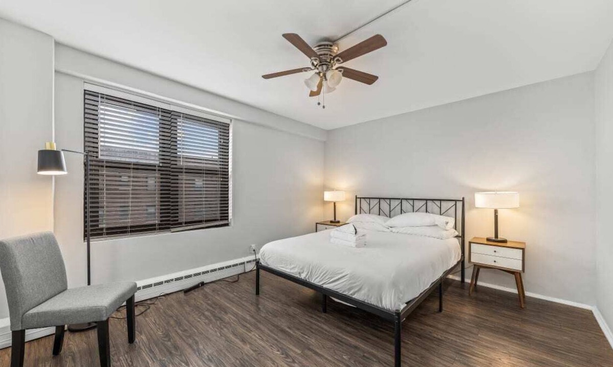 Hyde Park Apartment | Frontdesk | Open 1 BR Apt near Lake Michigan