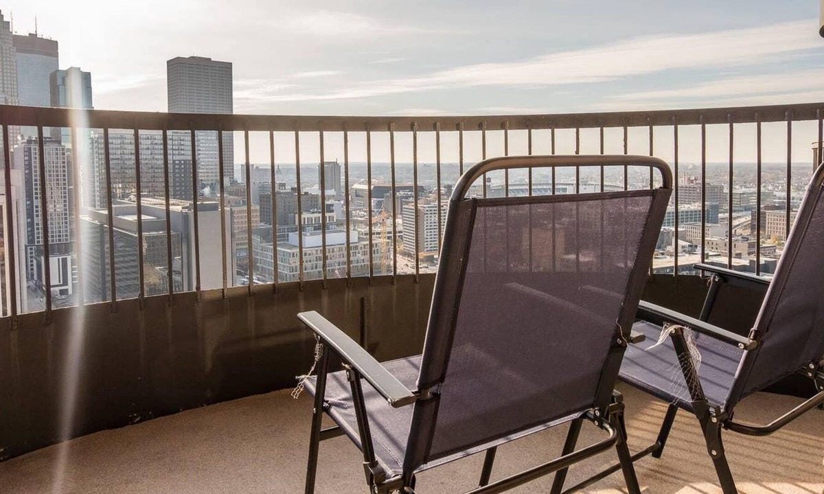 Gateway District Apartment | Frontdesk | Updated 1BR Apt Near the River