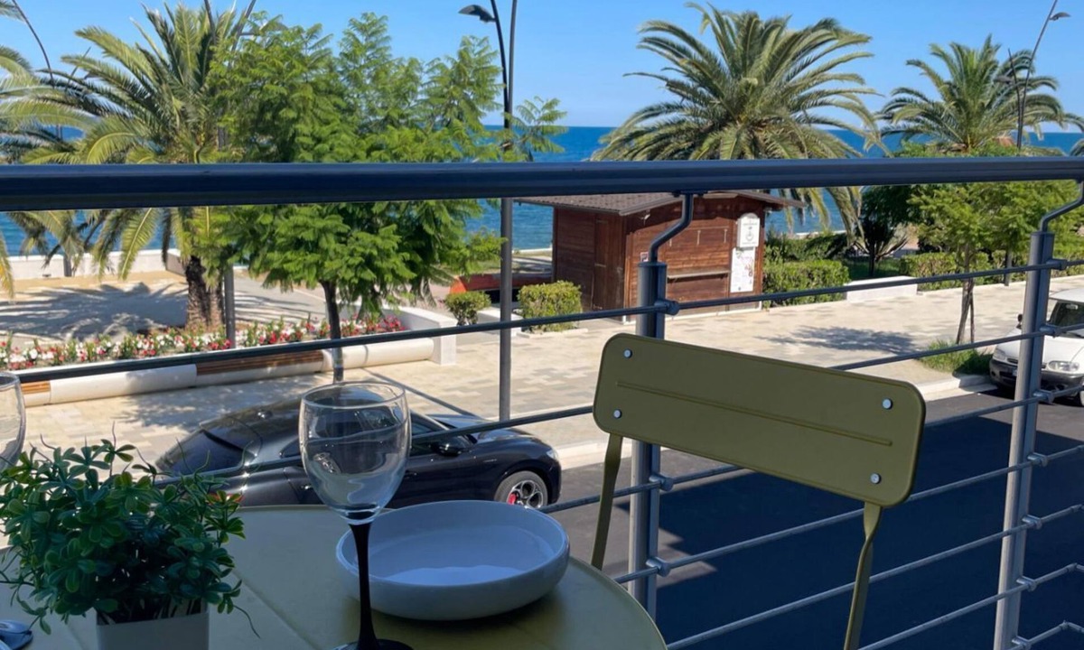 Marina Apartment | Fronte mare Alba chiara - 1° piano sx
