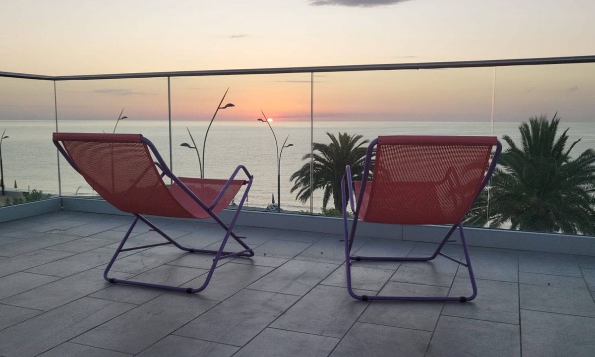 Marina Apartment | Fronte mare Levante - primo piano