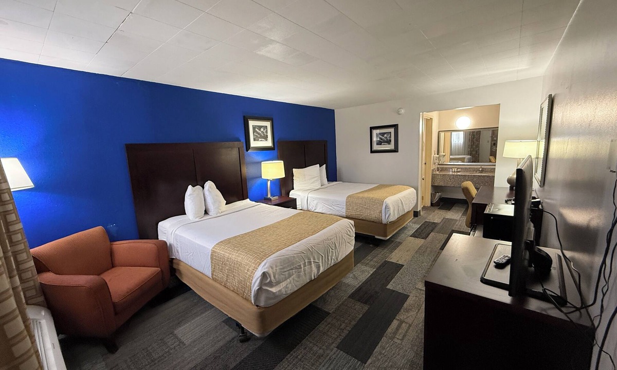 Great Bend Hotel | Frontier Inn